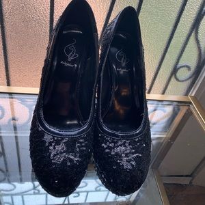 “Paysleeblk” high heels